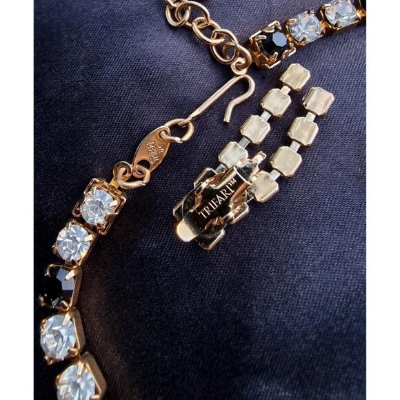 Vintage TRIFARI Signed 1990s Rhinestone Black and Clear Gold Toned Prong Set Nec - Picture 5 of 9